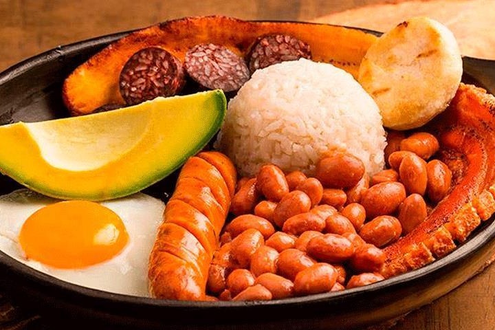 Bandeja-comida-tipica.-